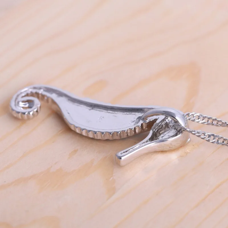 Женское Ожерелье-чокер серебряного цвета с белым и голубым опалом | Украшения