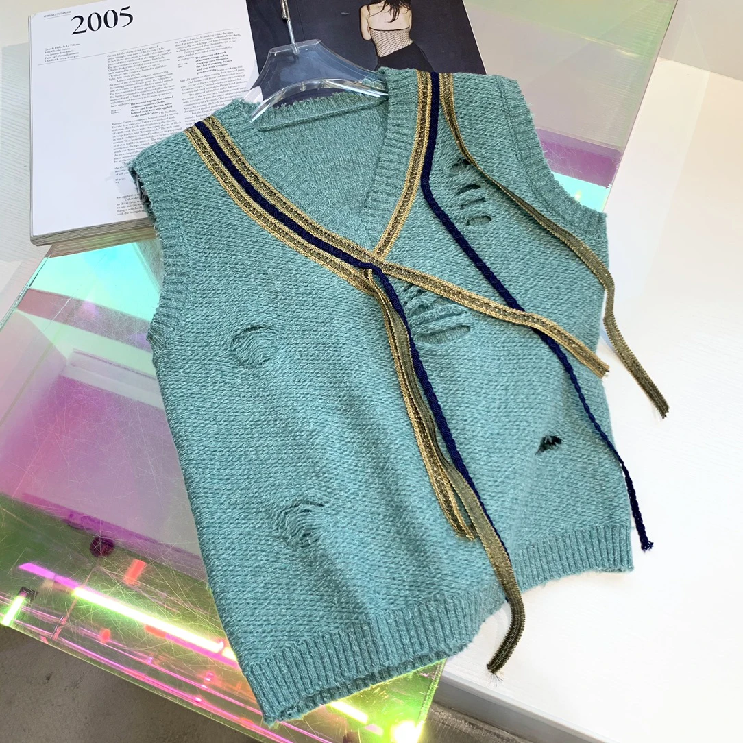 

Fashion New Ladies 2023 Sexy Sleeveless Wool Patch Ribbon Ripped Knit Vest 0107