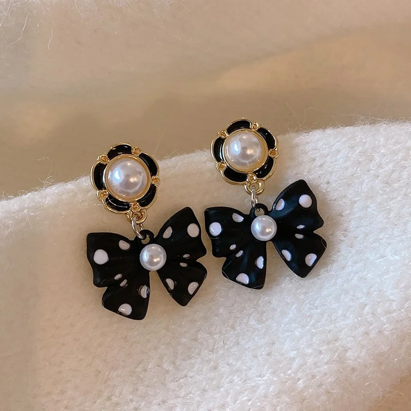 

Korean version of the new fashion sweet butterfly earrings temperament bow stud earrings love earrings female jewelry wholesale