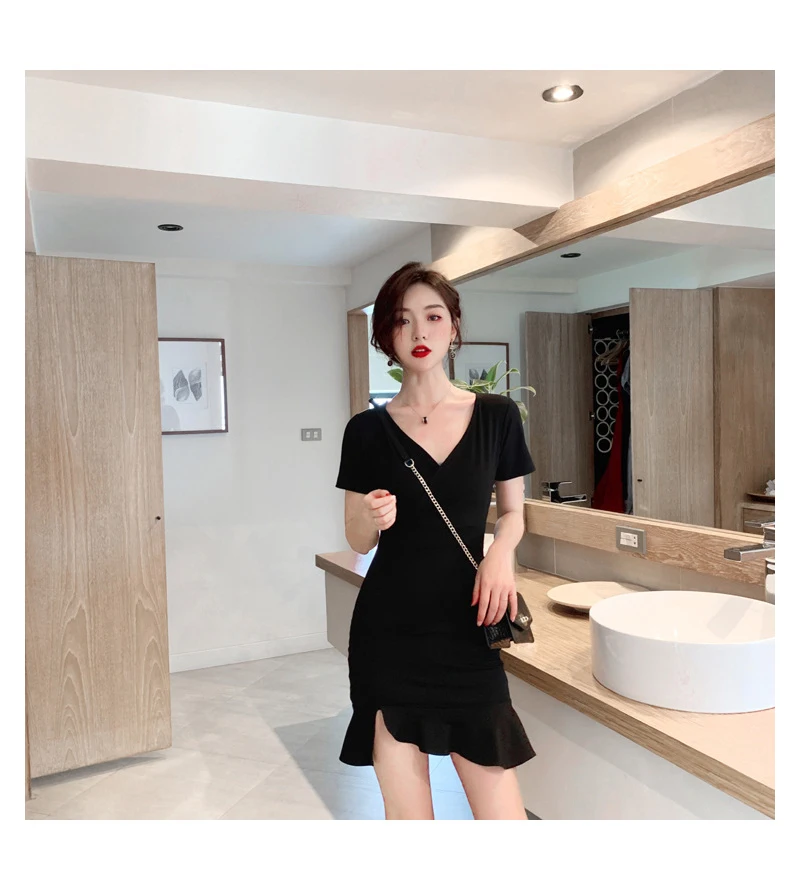 

2021 women's short skirt spring and summer new French retro slim sexy split fishtail irregular bag hip V-neck slim dress female
