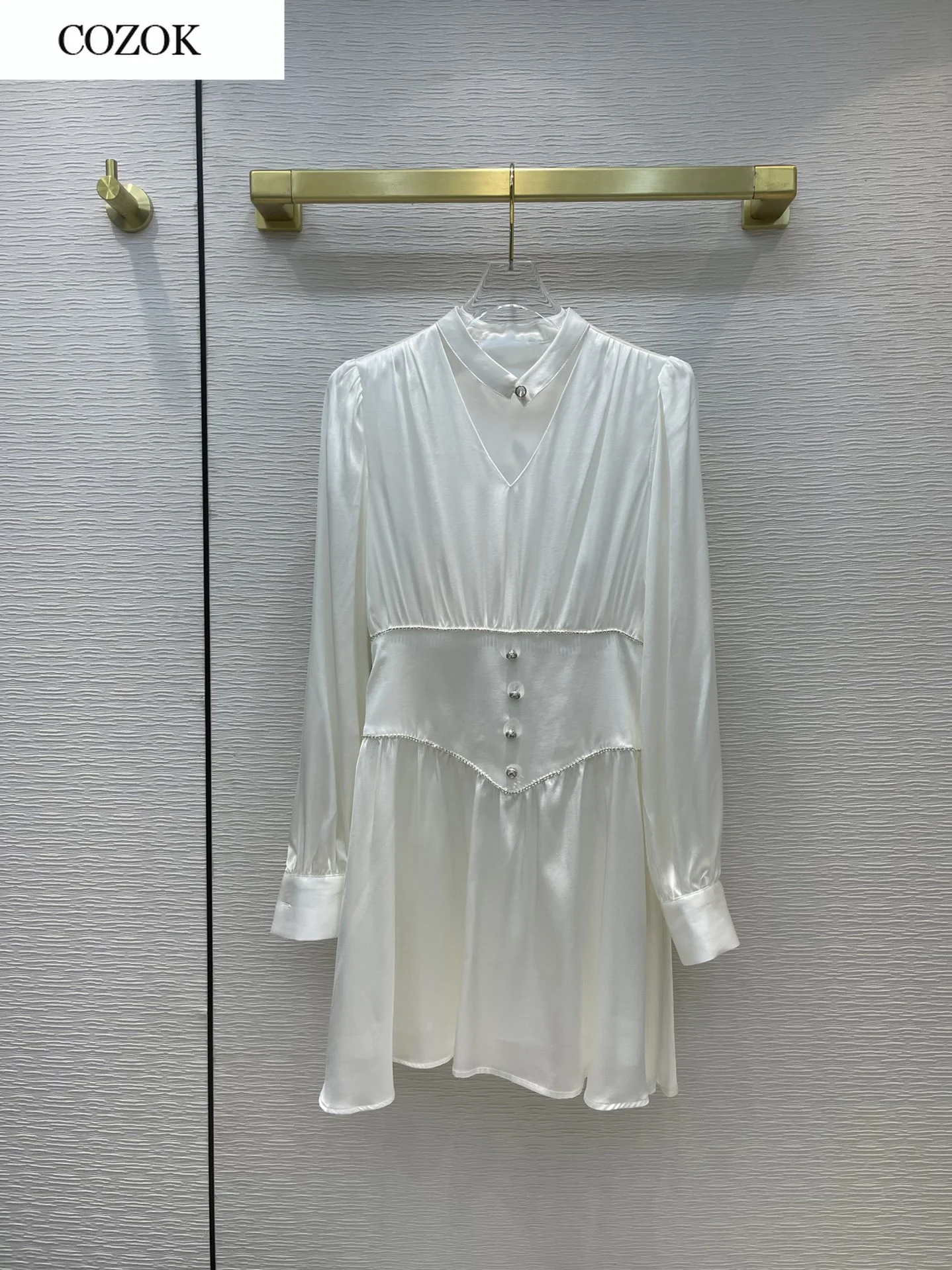 

2021 new women fashion long-sleeved V-neck diamond-set waist silk dress
