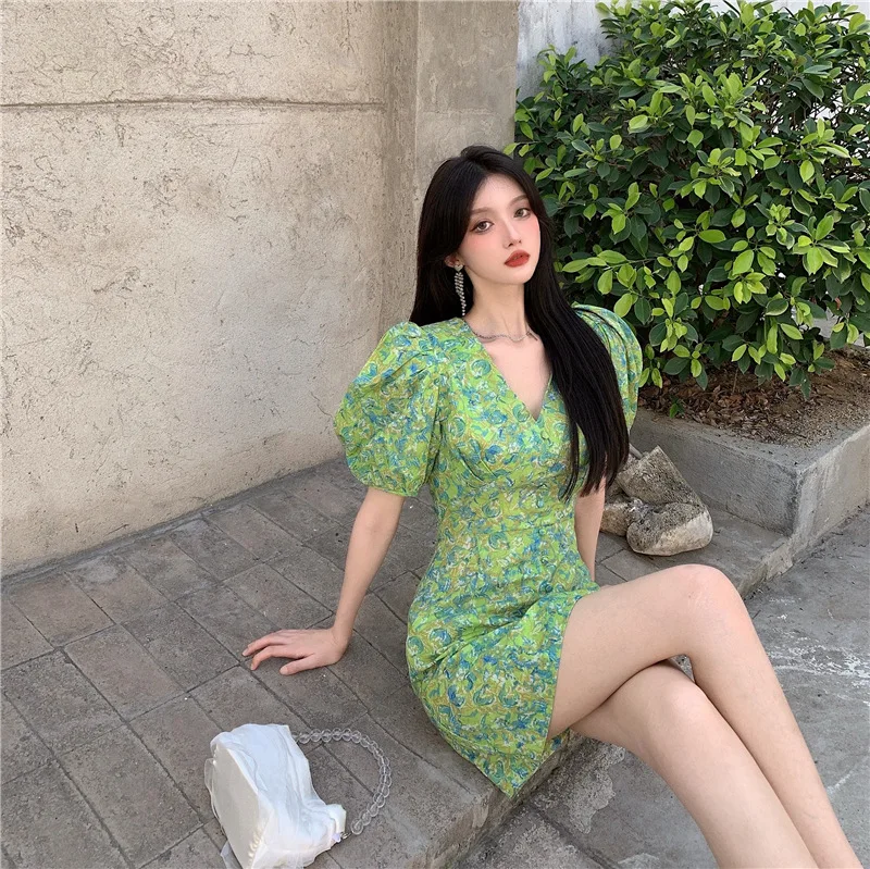 

Spring Limited Puff Sleeve V-neck Floral Dress Female Summer Waist Small Sweet Short Skirt, Temperament Small Fragrance dress