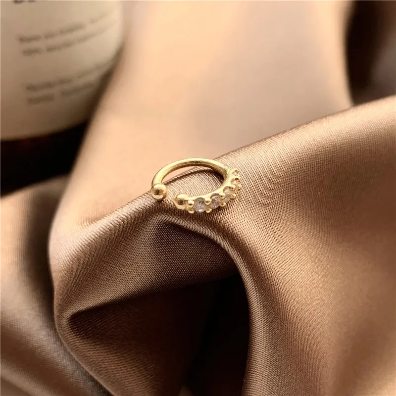 

South Korea's delicate and cabinet cold wind zircon adjustable ear clip earrings with female ear bones