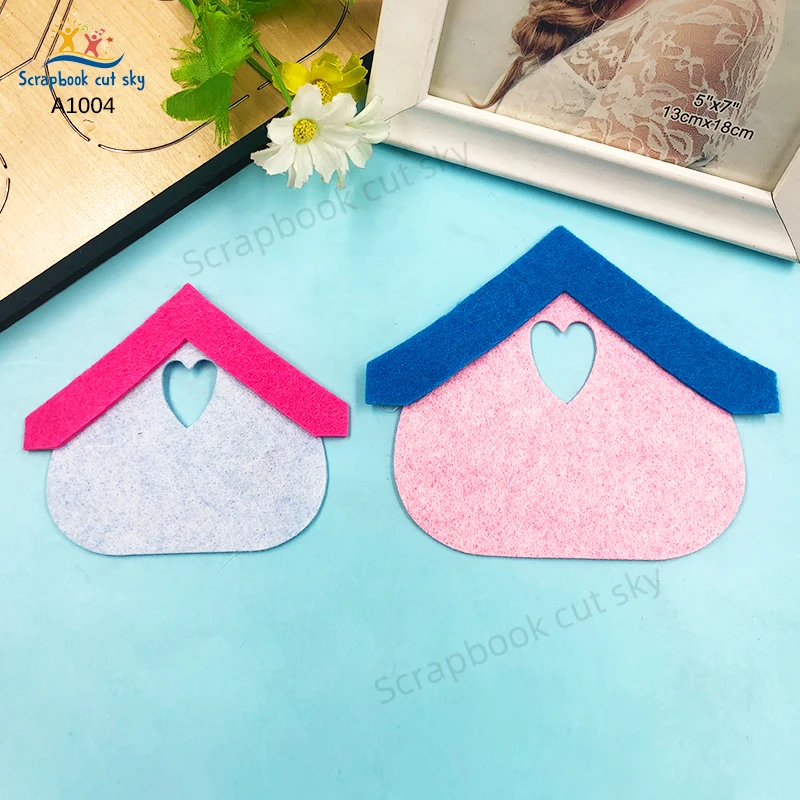 

Two small house die-cutting wooden mold scrapbooks are suitable for most machines