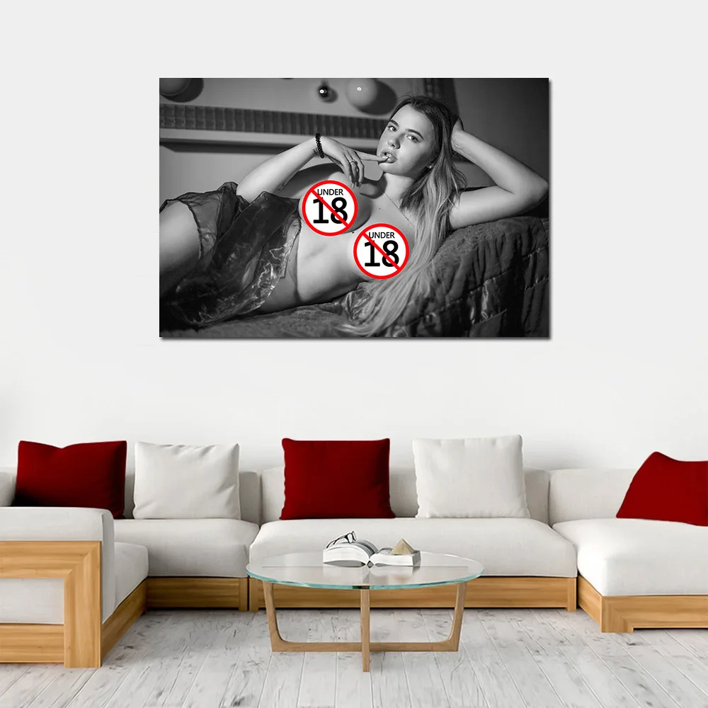 Красивая девушка горячее тело Сексуальная модель черно-белая фотография