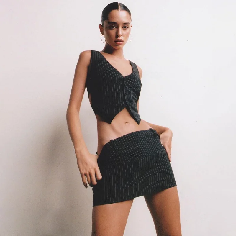 

Women's European and American 2021 Autumn and Winter New Feminine Striped Umbilical Vest Fashion All-match Shorts Suit Women