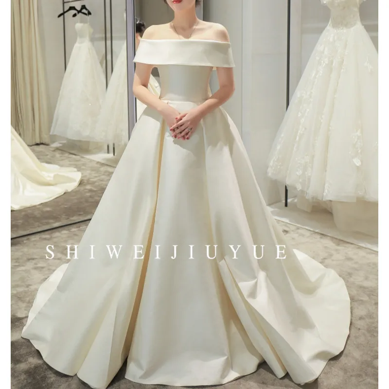 Простое свадебное платье принцессы 2020 атласное женское с открытыми плечами со