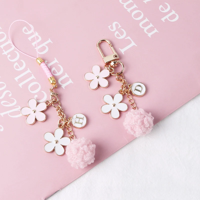 Модный брелок для ключей с цветочным меховым шариком и буквенным помпоном женщин