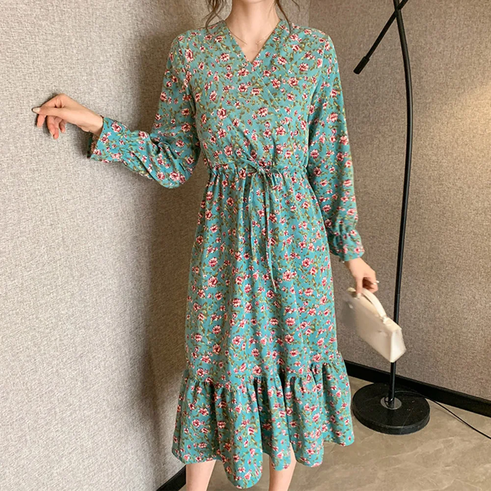 

Korean Version Japanese Dress Fashion Temperament Retro All-match Corduroy V-neck Draw Back Lace Flared Sleeves