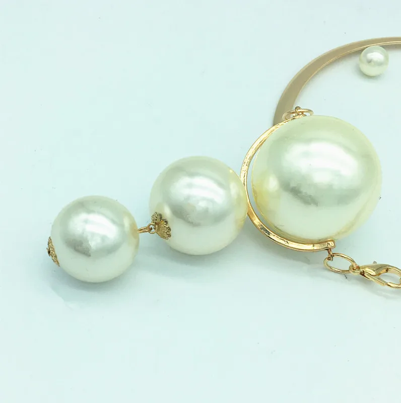 Женский комплект свадебных украшений из трех больших сережек и золотистого