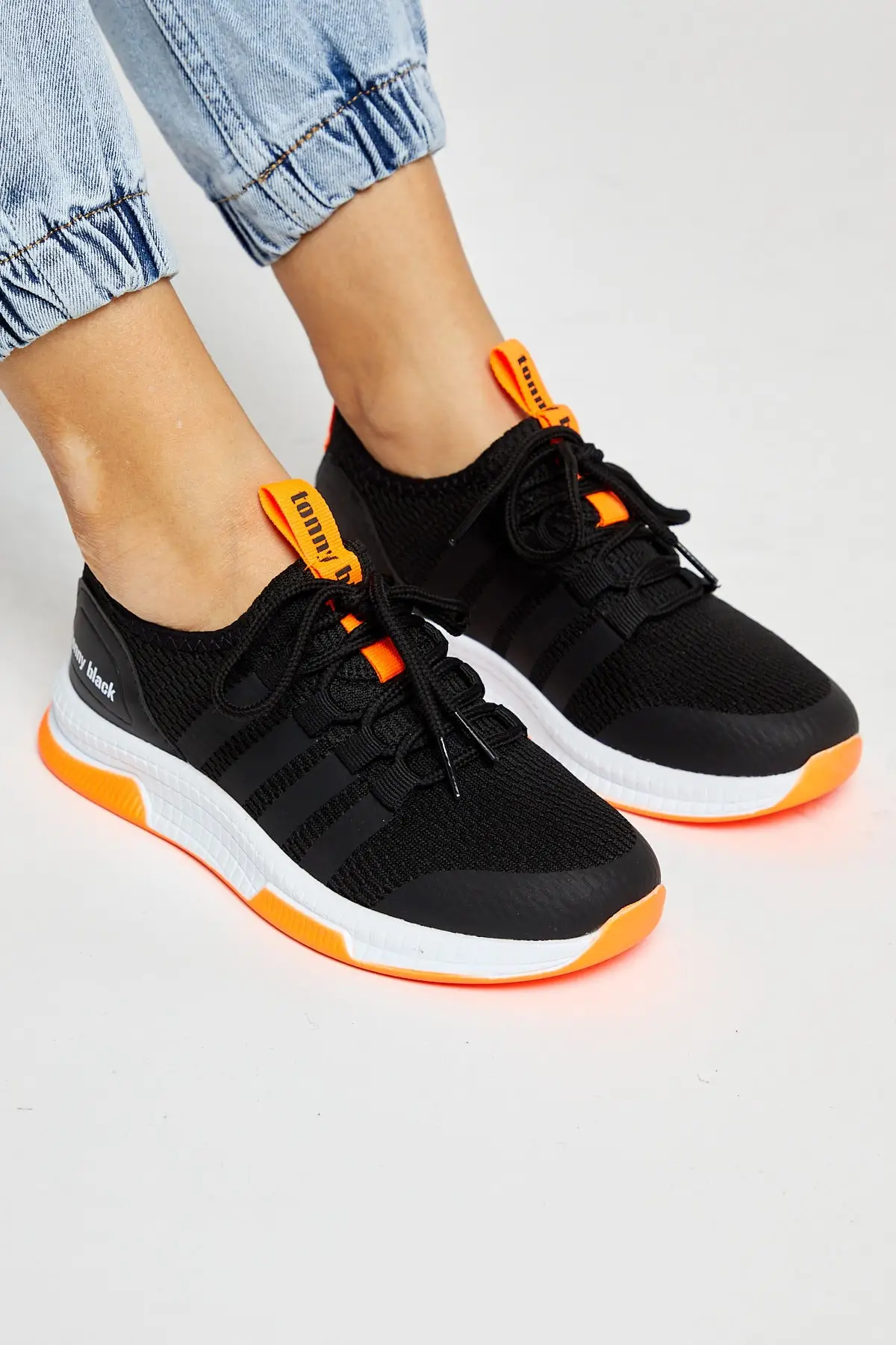 Спортивная обувь TONNY черная оранжевая спортивная беговые кроссовки повседневная