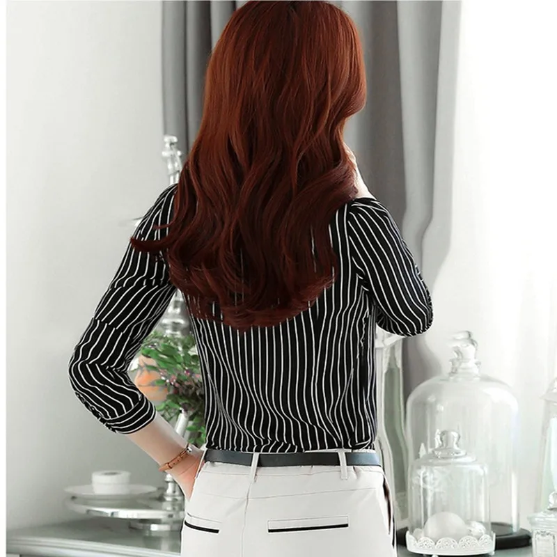 Женская блузка в полоску с длинным рукавом и V-образным вырезом |