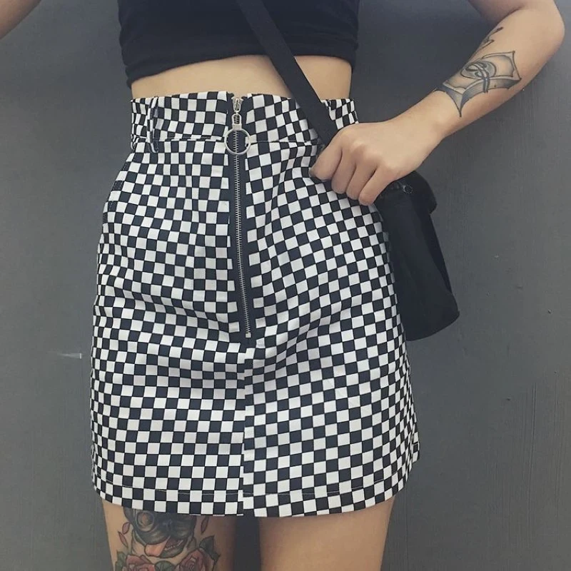 

Summer Women Black And White Iron Ring Checkerboard Plaid Girl Skirt Korean A Skirt Skirt Skirt 2019 New
