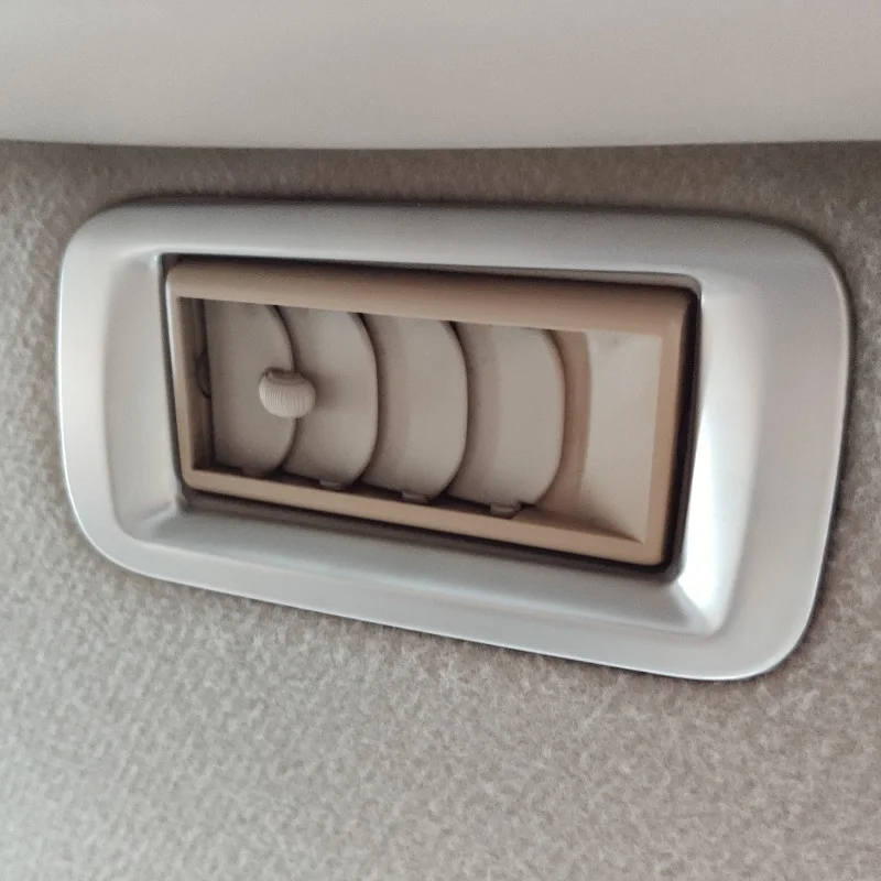 Хромированные накладки на дефлекторы вентиляции кондиционера в потолке из