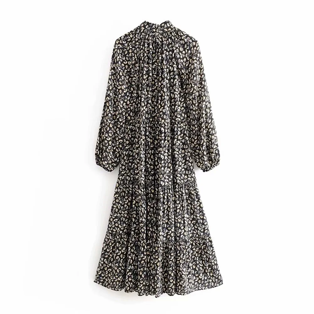 Женское плиссированное платье миди свободное с декоративной отделкой и принтом