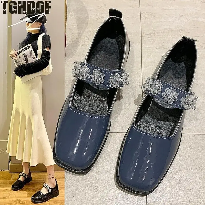 

Fashion Rhinestone Flowers Low Heel Mary Janes Shoes Woman Sweet Square Toe Patent Leather Pumps Woman School Lolita Shoe