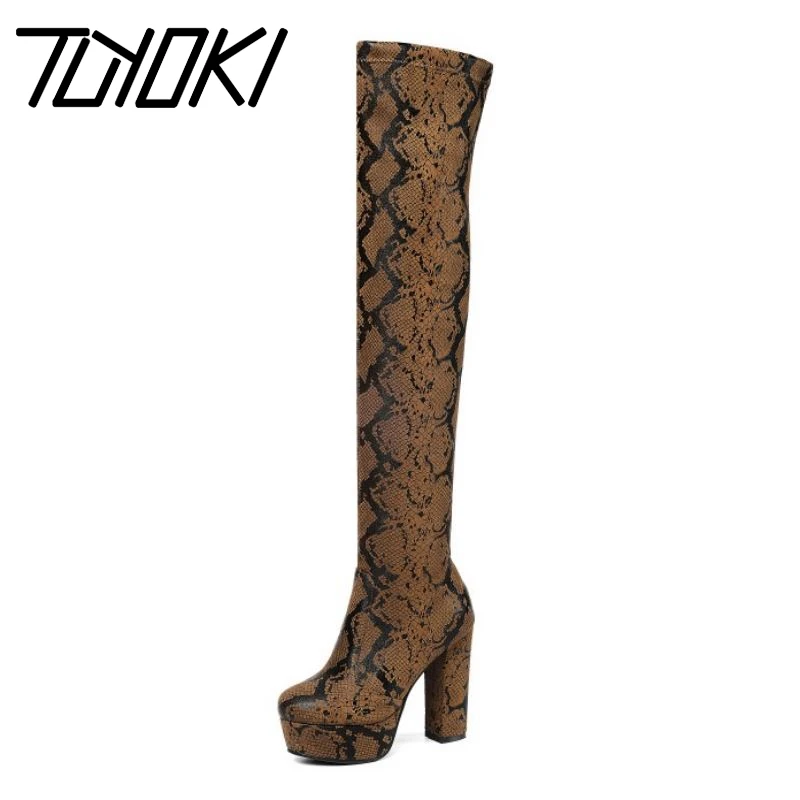 Tuyoki 2020 женские слипоны на толстой подошве со змеиным узором Зимняя женская обувь