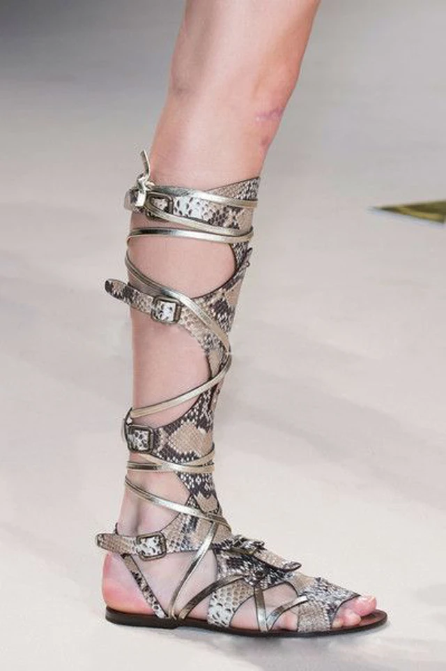 Женские сандалии на плоской подошве с ремешком из кожи питона летние сапоги до
