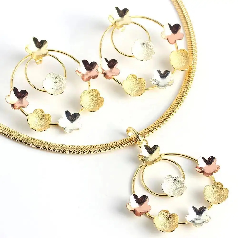 

Комплект из колье, серёг и колье, 18 К