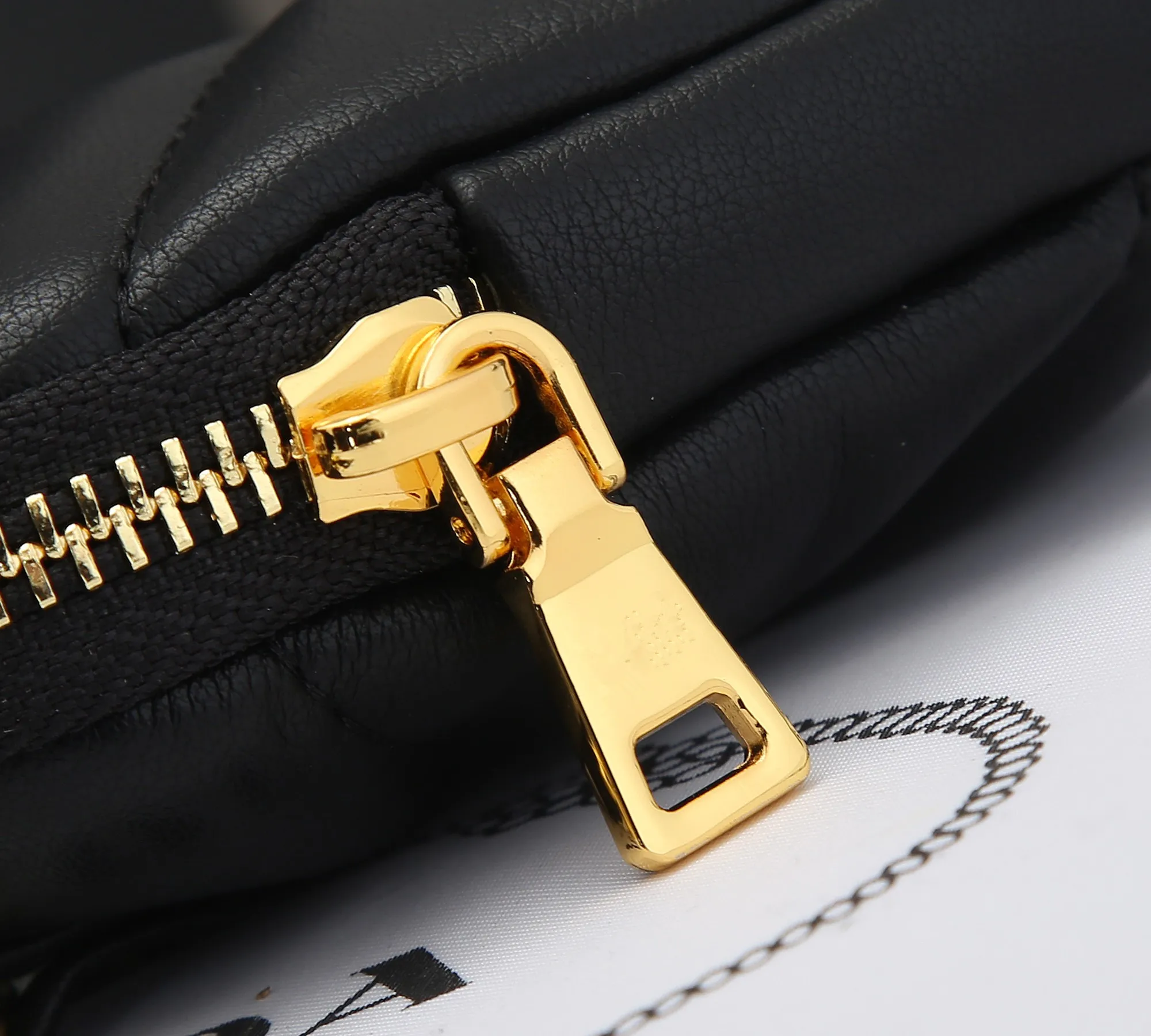 

2021 women's famous brand new Lingge messenger bag luxury brand high quality parchment composite bag