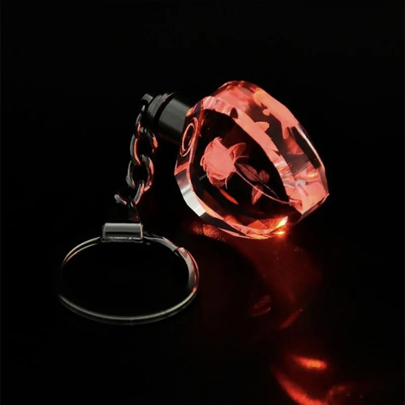 СВЕТОДИОДНЫЙ брелок для ключей в форме сердца с тремя листьями розовый синий и