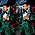 Весенне-осенние зеленые блейзеры YIWUMENSA, бархатные мужские костюмы, Мужская одежда для жениха, черная атласная куртка с заостренным лацканом, облегающее пальто, смокинг