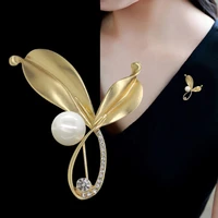 leaves design metal brooch pin imitation pearl decoration gold color brooches pins women party jewelry