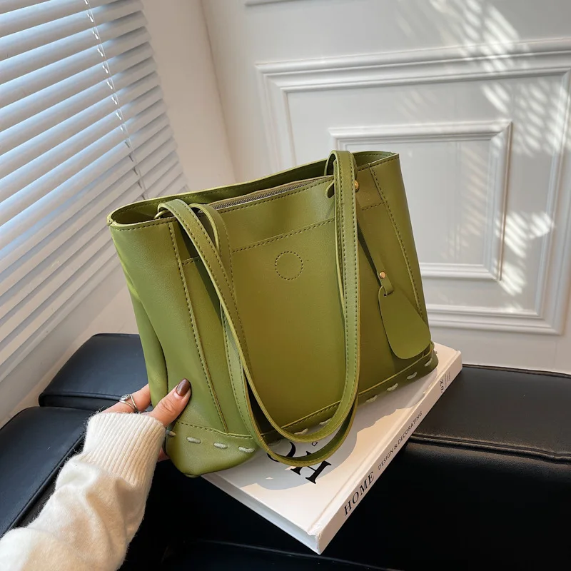 

2021 New Autumn and Winter Fashion Luxury Popular One-shoulder Large-capacity Tote Bag Casual All-match Messenger Female Bag
