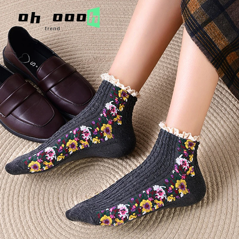 Women Vintage Palace Style Lace Side Flower Middle Tube Cotton Socks Frilly Embroidered Folk Custom Small Floral Socks 2 Pair