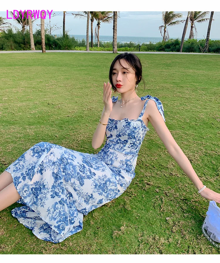 

LDYRWQY Summer 2021 new French floral blue and white chiffon slim fashion dress with straps Office Lady Polyester