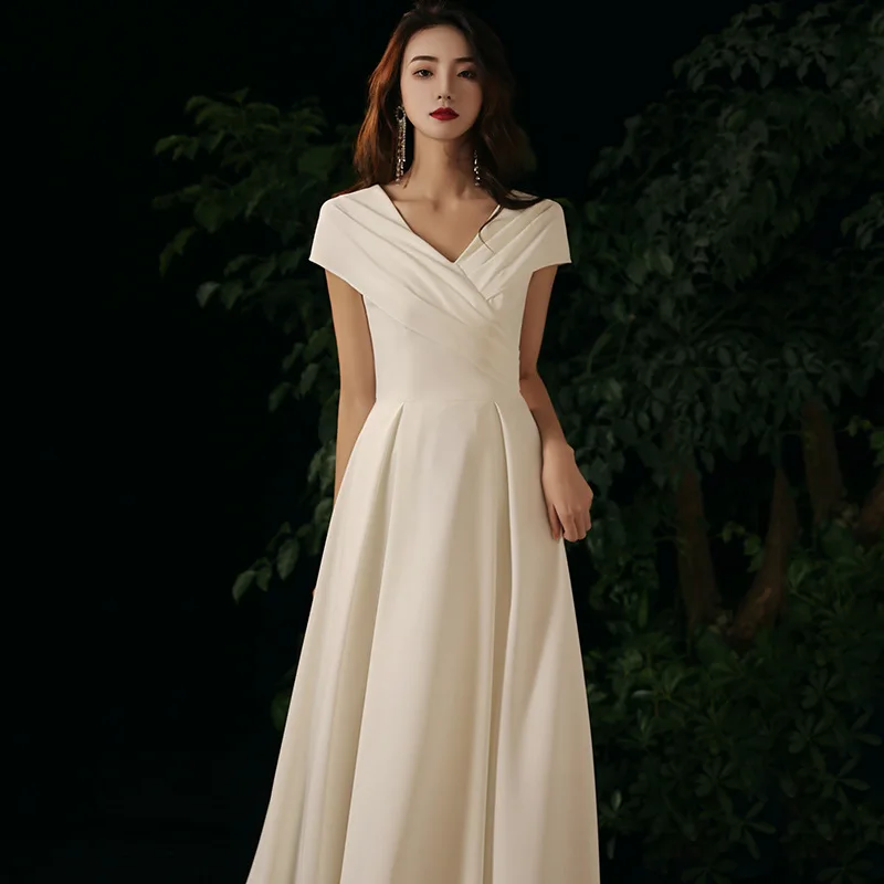 Белое вечернее платье во французском стиле благородное с V образным вырезом для