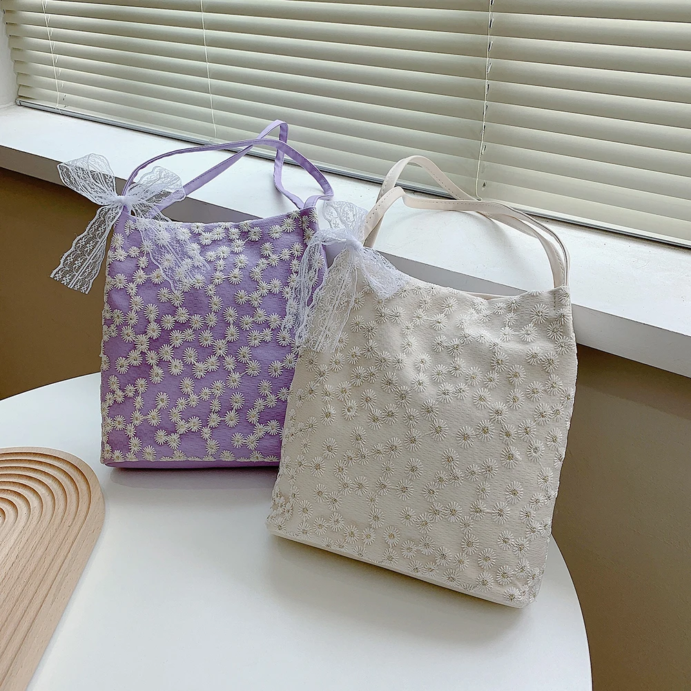 

Сумка-мешок женская из экокожи, модный саквояж на плечо с кружевом, Повседневная вместительная сумочка-тоут с ромашками, дорожный чемоданчи...