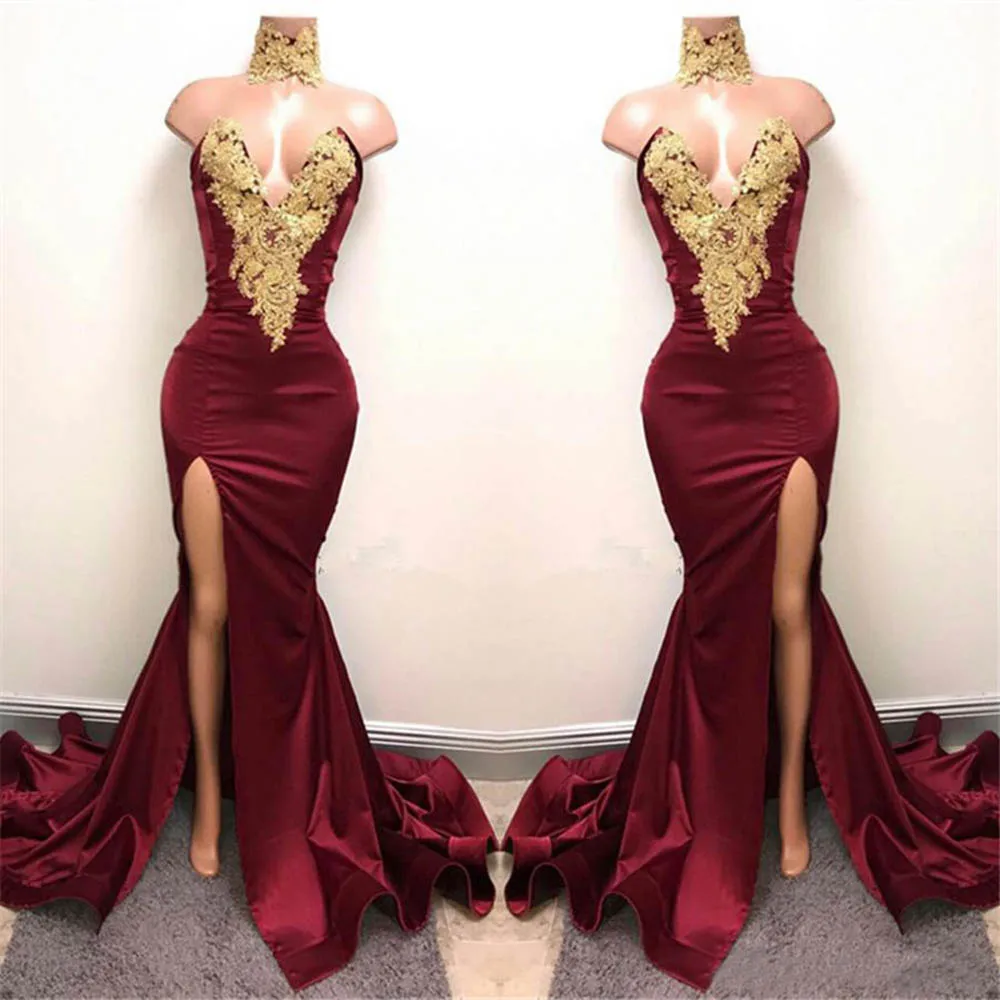 

Кружевное платье-Русалка с высоким воротником и разрезом спереди