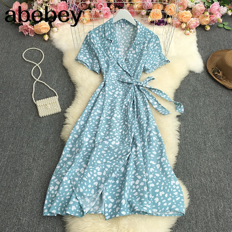 

Платье-трапеция с отложным воротником, коротким рукавом и завышенной талией