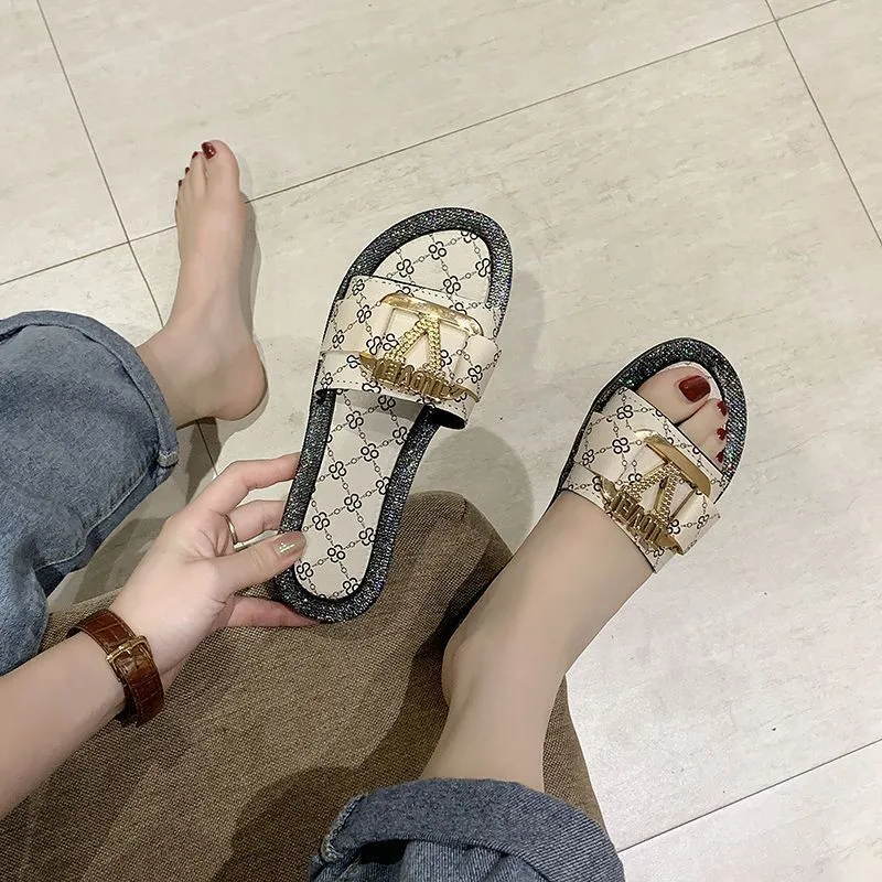 

Summer new women's slippers wear high-quality letter buttons decorated flat beach shoes ins tide