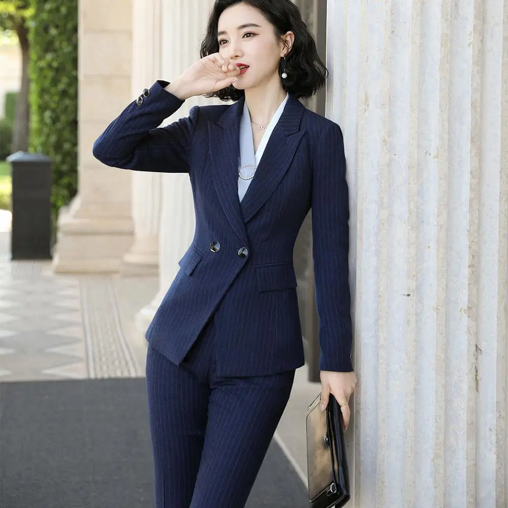 Женский офисный брючный костюм комплект из 2 х предметов пиджак и брюки синего