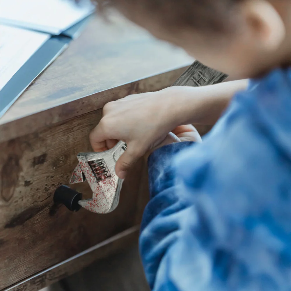 

2pcs Bloody Wrench Tricky Fake Wrench Haunted House Prop