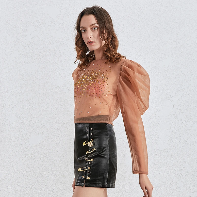 Женская блузка с буффами TWOTWINSTYLE белая круглым вырезом длинными рукавами и рюшами