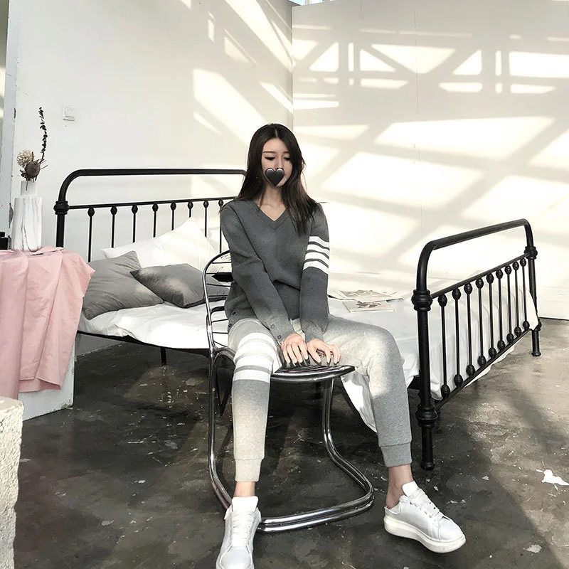 

2021 Новый четырехполосный цветной свободный комплект с V-образным вырезом