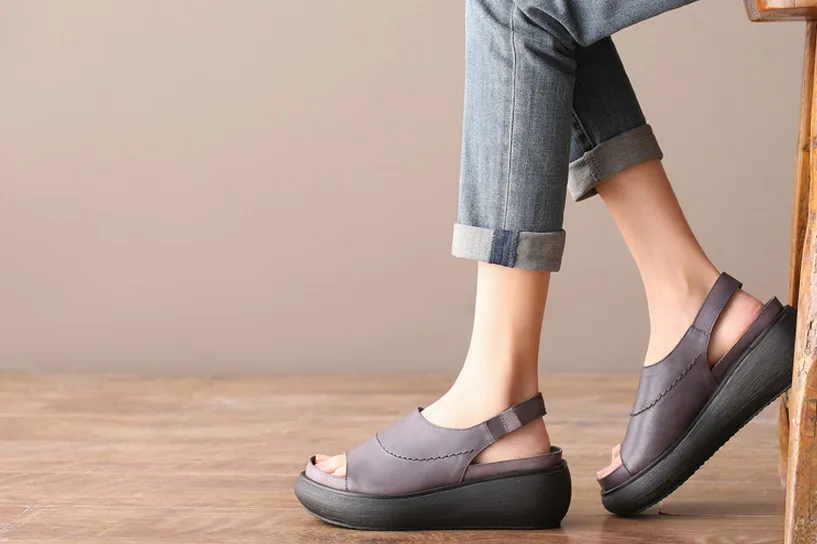 

2020 spring and summer new top leather women's shoes national style leisure muffin heel open toe women's sandals waterproof