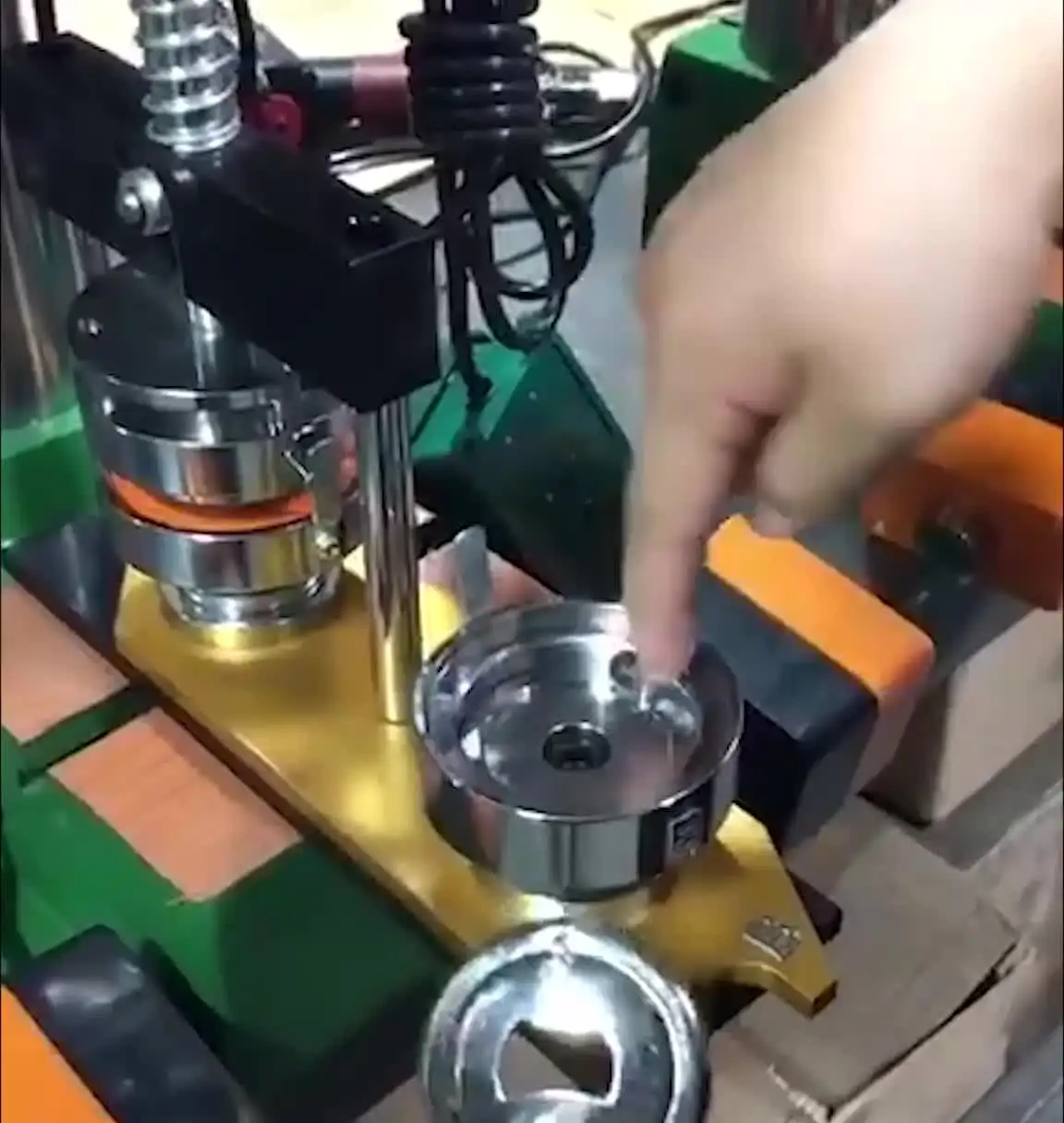 

58 мм Пневматический значок делая поставки машин новый дизайн pin нагрудных значков