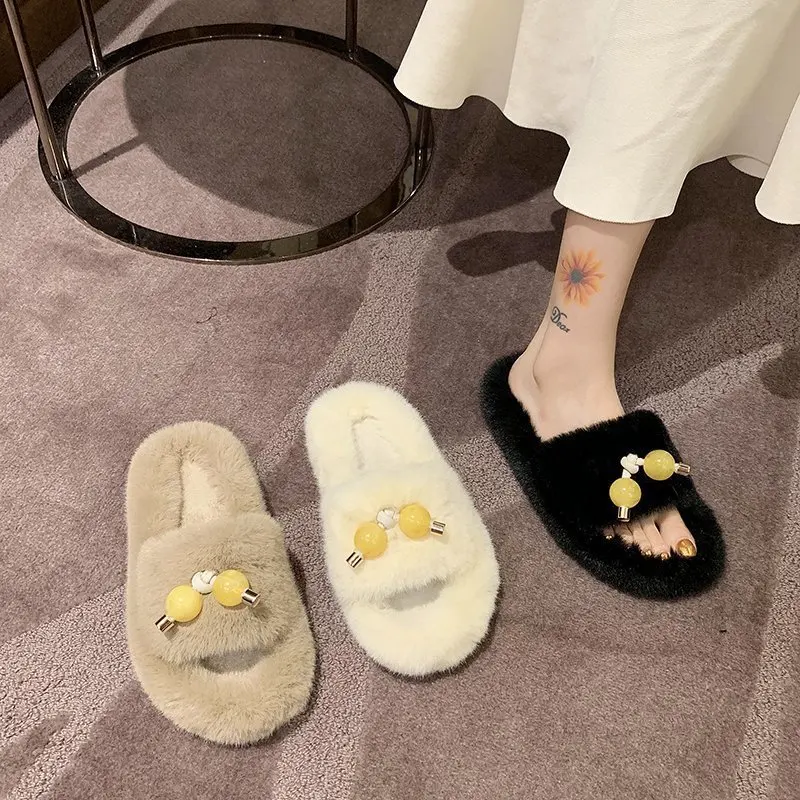 

2020 Autumn New Furry Slippers Women Shoes Fashion Outside Wear Flat Non-Slip Warm Fluffy Thick Cotton Slippers Slides Plus Size