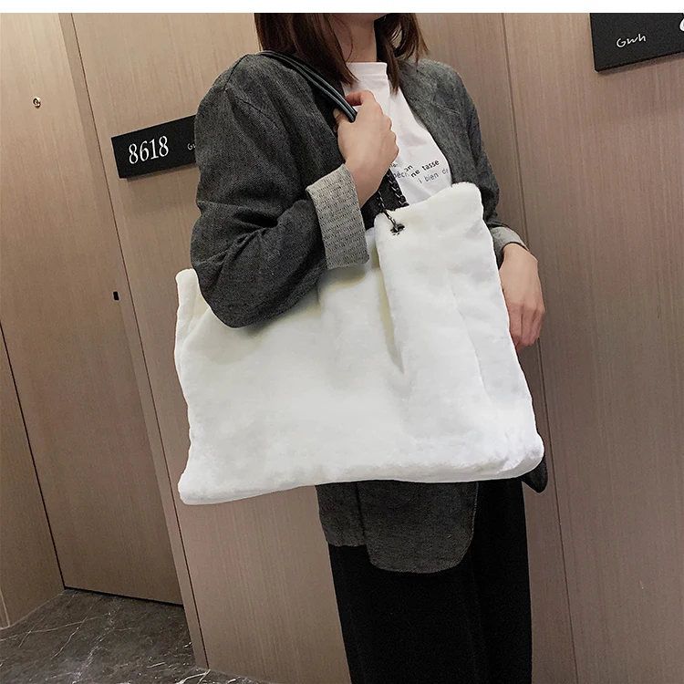 Original Brand Autumn And Winter Plush Shoulder Bag& Large Capacity Chain Tote Bag Width 49cm High 31cm Thickness 13cm
