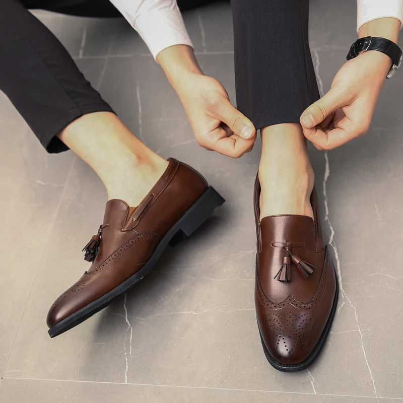 

Luxury Men's Loafers Shoes Elegant Dress Shoes Wedding Office Leather Black Brown Slip On Pointed Tassel Loafer Casual Shoes Men