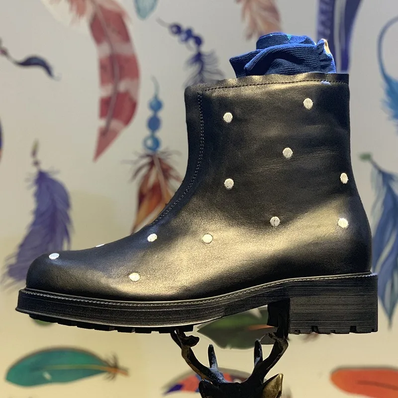 Подиумные итальянские мужские ботильоны в горошек с вышивкой на толстой