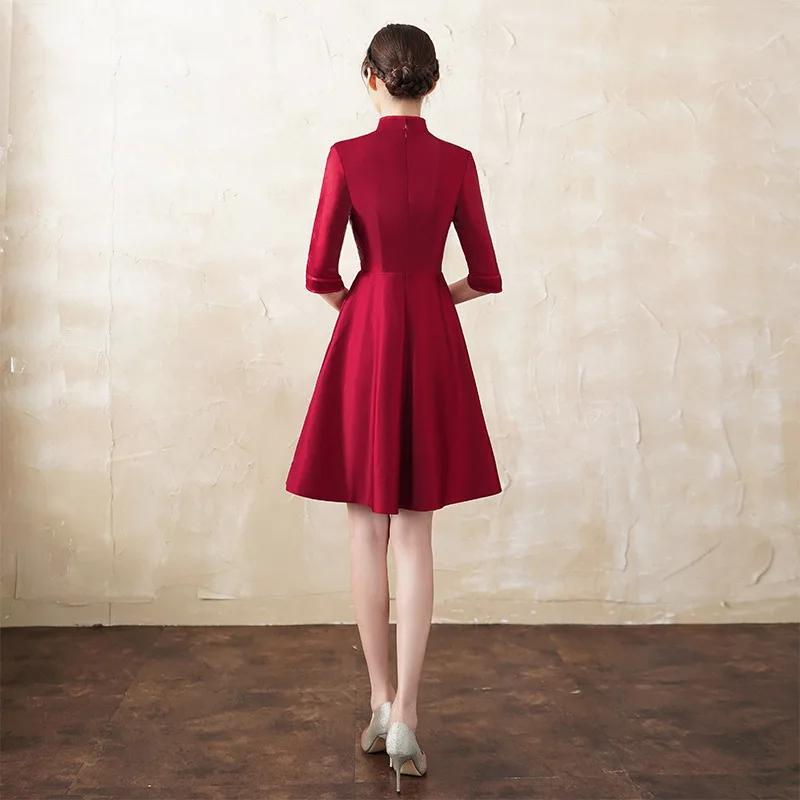 

Burgundy Half Sleeve Slim A-Line Wedding Dresses Bride Marry Satin Skirt Elegant Embroidery Gown Vintage Mandarin Collar Qipao
