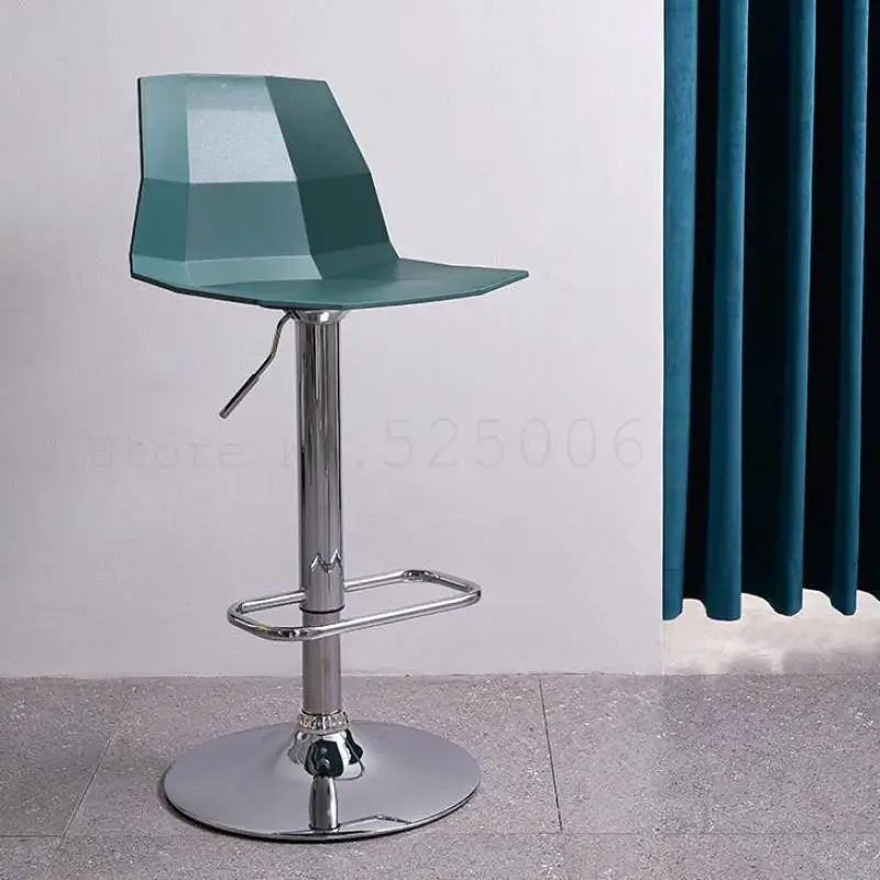 Барный стул в скандинавском стиле современное и сдержанное вращающееся