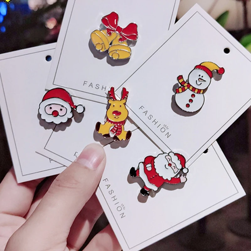 

Cartoon Christmas Brooch With Paper Card Santa Claus Crutches Elk Acrylic Snowman Hat Christmas Brooch Badges Pins for Women
