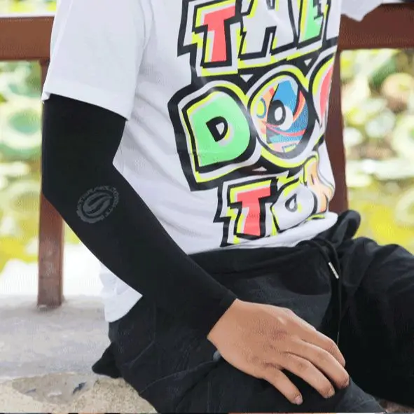 Черно белые летние крутые солнцезащитные рукава SFK с защитой от УФ излучения для