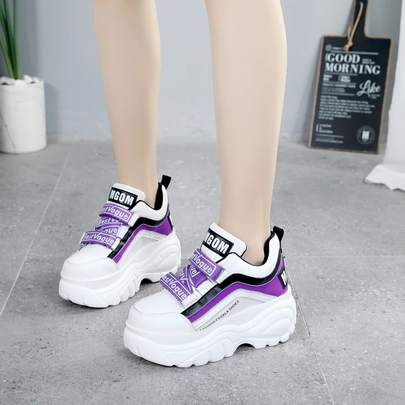 Женские кроссовки из искусственной кожи на высоком каблуке красные или белые